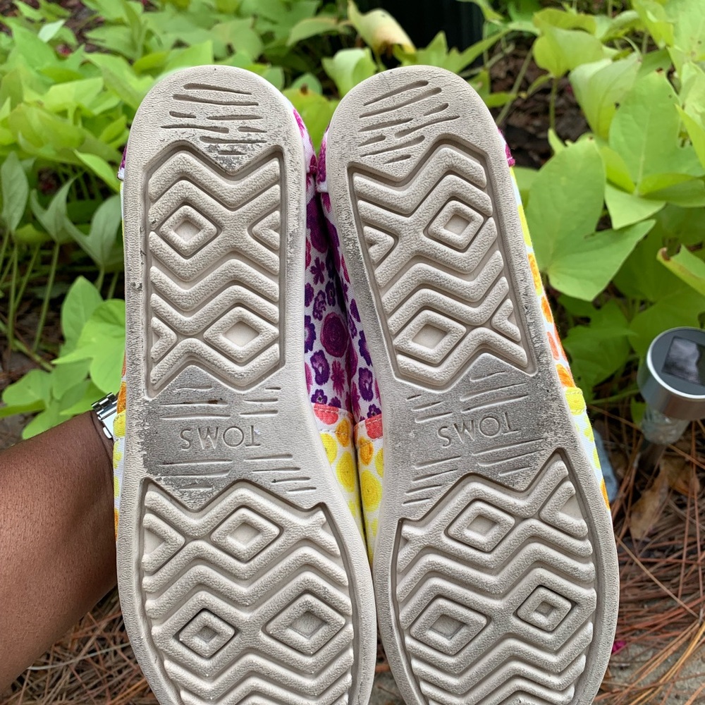 TOMS CANVAS SLIP ON FLORAL SHOES - Picture 6 of 6